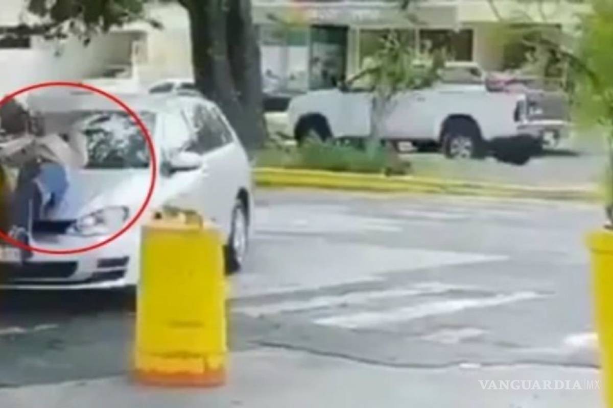 Video muestra como un hombre atropelló y apuñaló a su esposa; un escolta lo mató