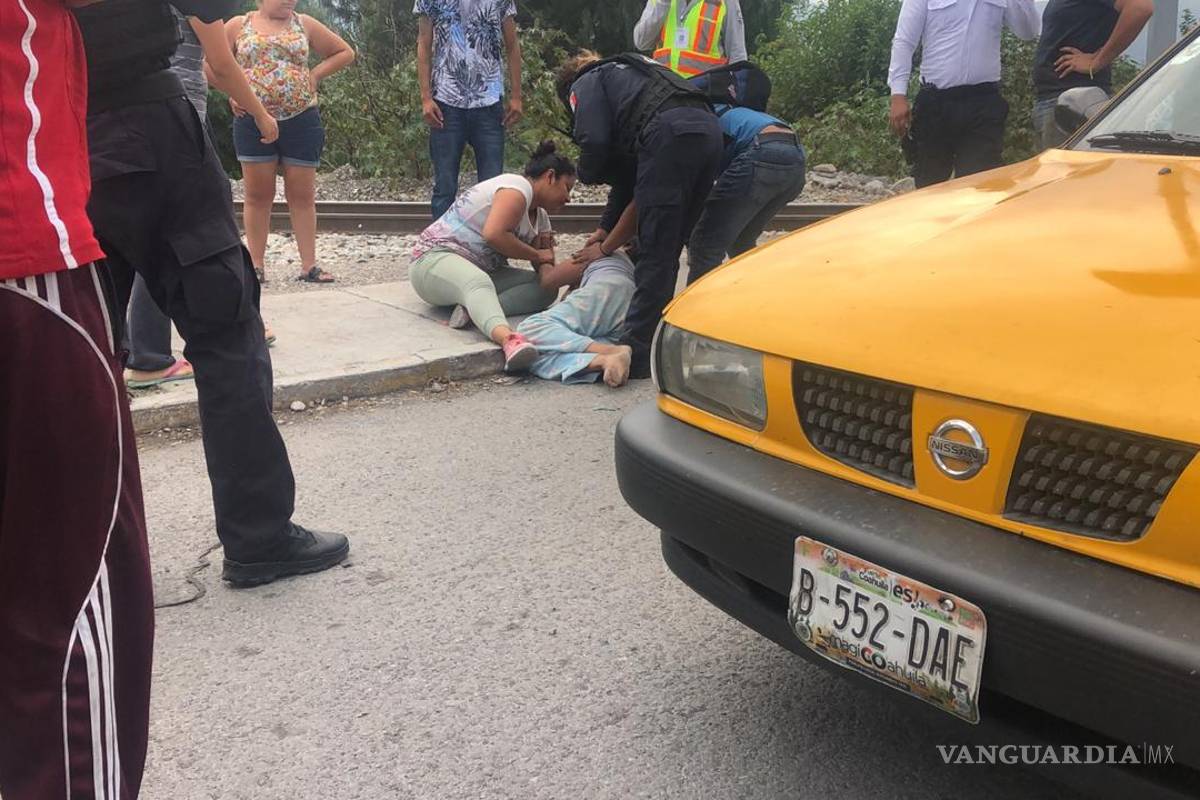 Impiden ciudadanos suicidio en vías del tren en Saltillo