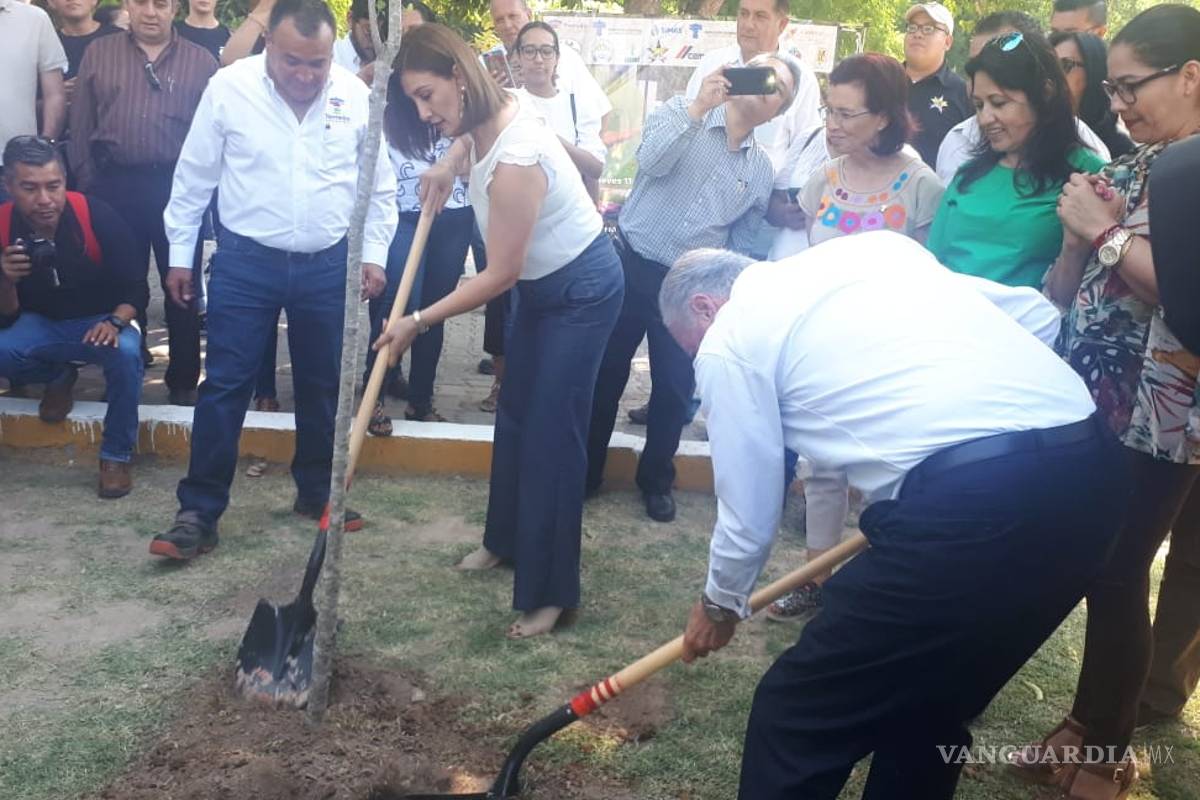 $!Con reforestación en la Alameda celebran en Torreón Día del Árbol