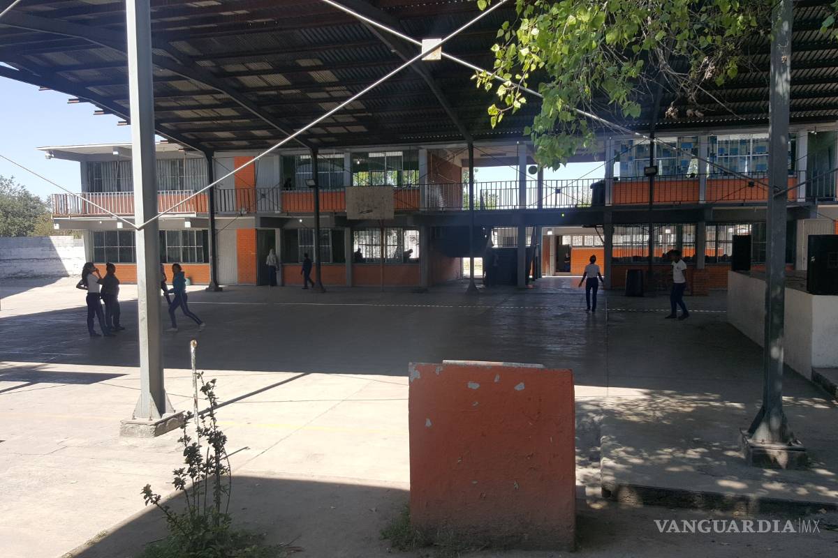 $!Expulsan a 3 estudiantes de secundaria en Monclova por enviar fotografías a sus compañeros en ropa interior
