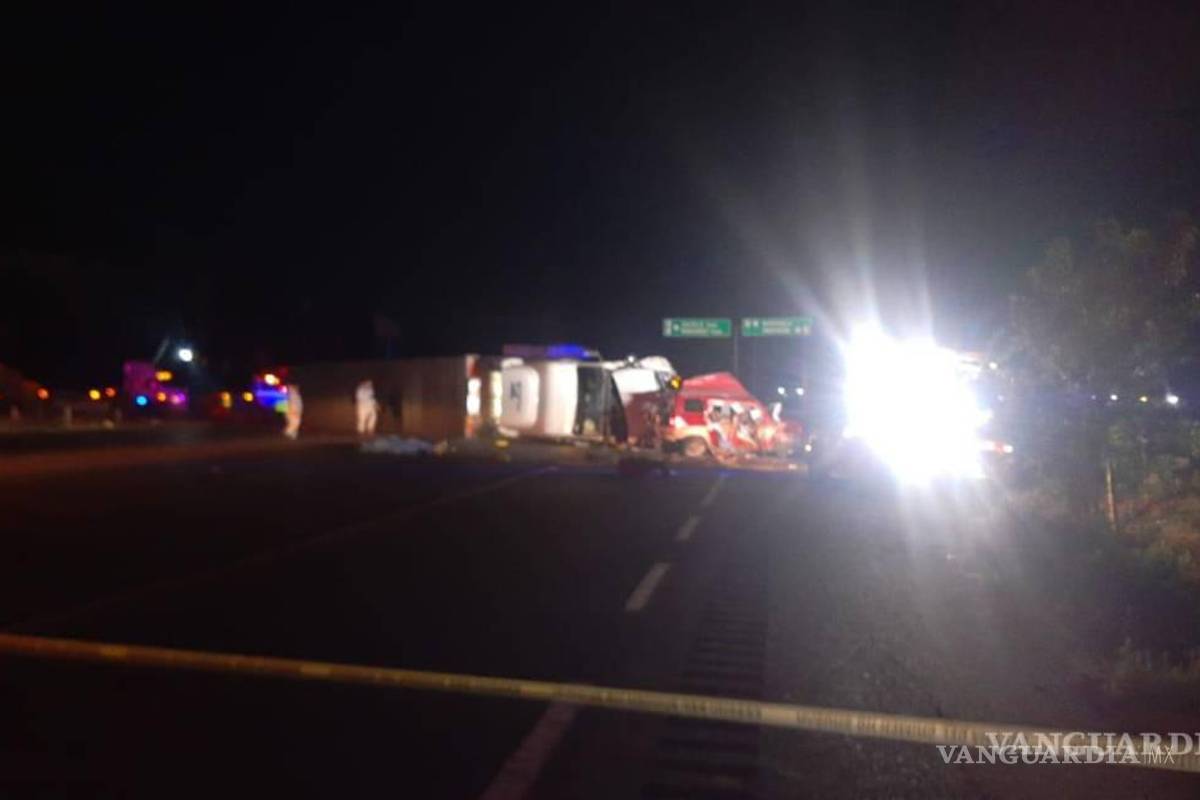 $!El choque ocurrió en el entronque de Huachichil y la carretera 57.
