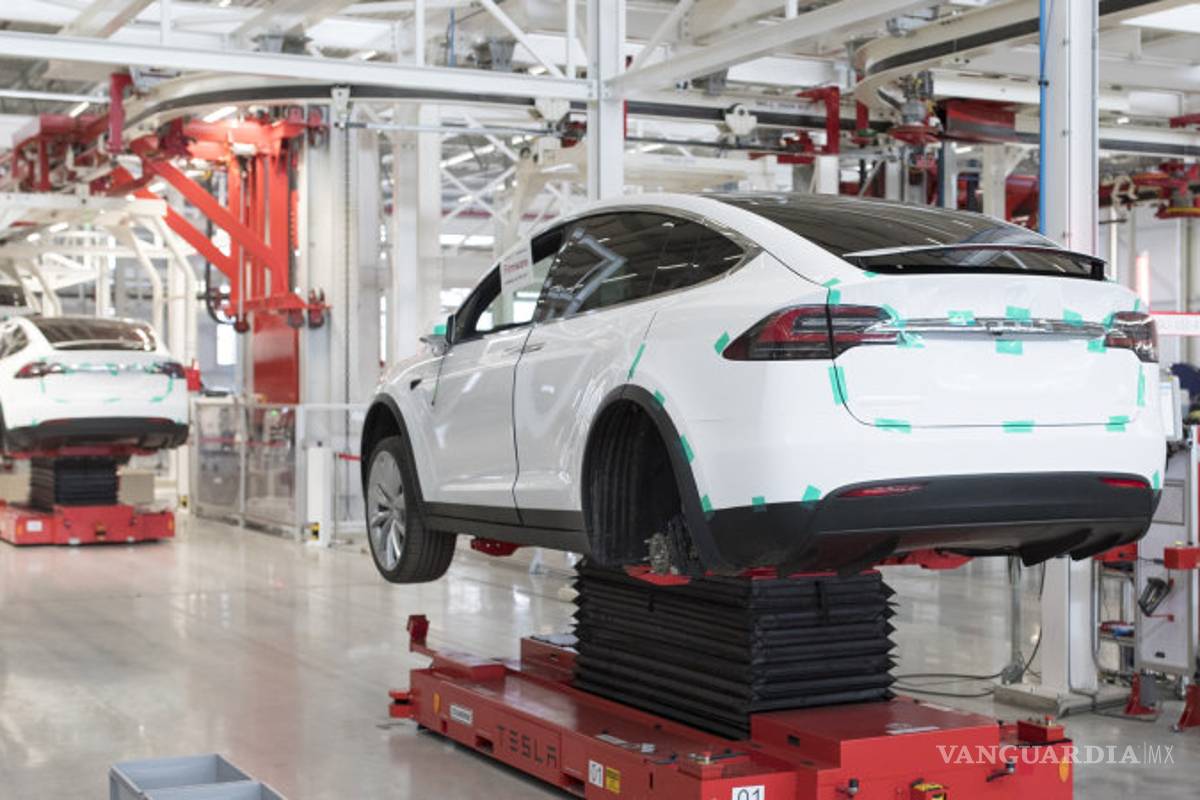 Tesla pasó del &quot;infierno&quot; de la producción al de la distribución