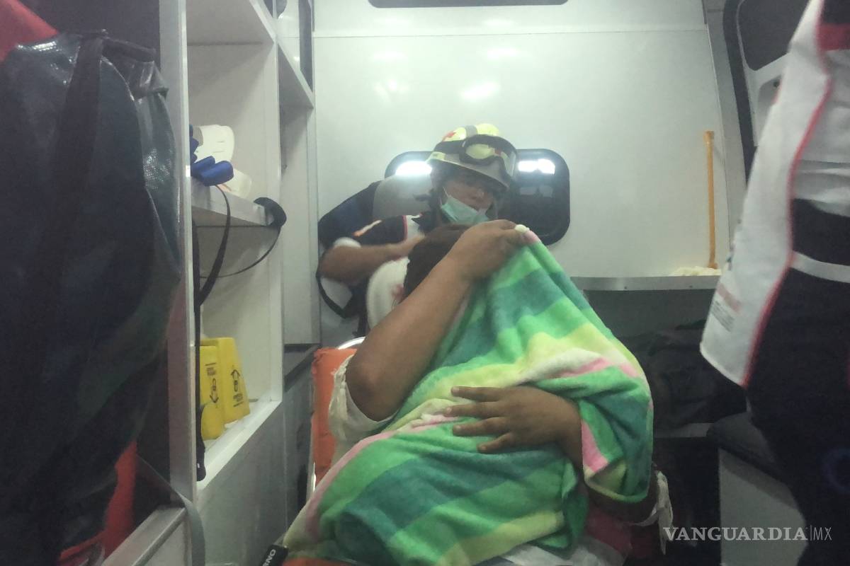 Trasladan a bebé a hospital tras caída en una escalera al sur de Saltillo