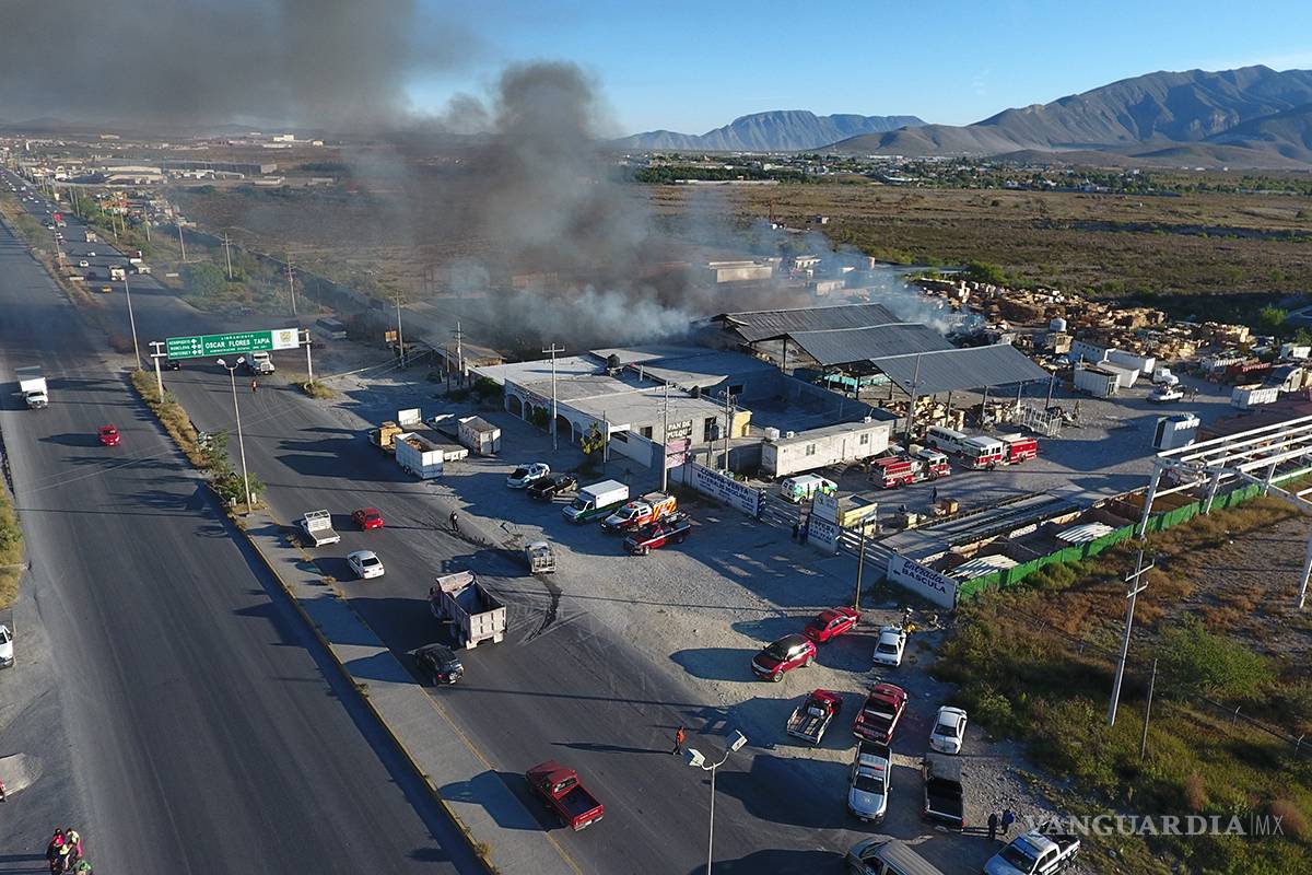 $!Incendio consume recicladora en Arteaga, Coahuila (Fotos)
