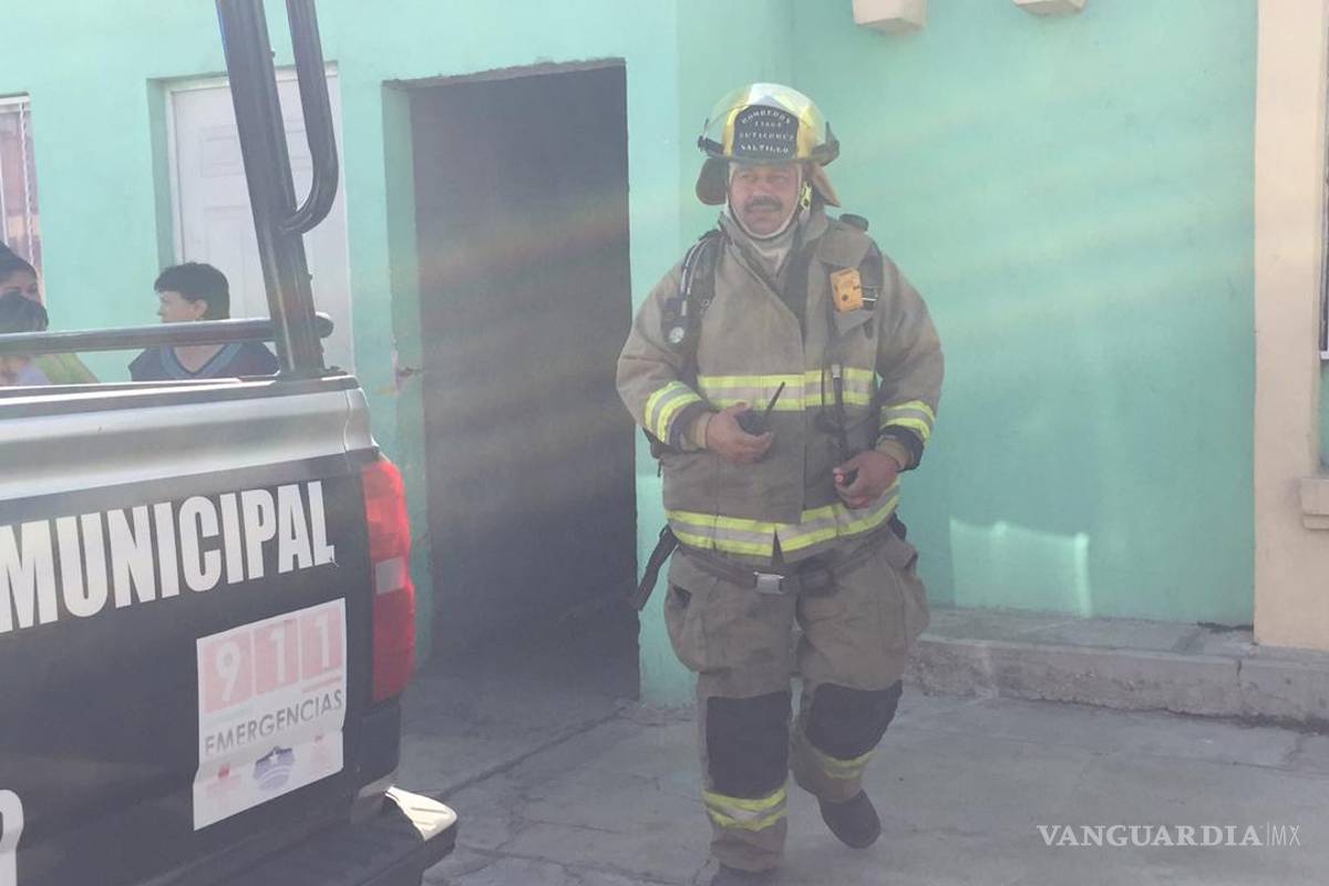 Menor casi provoca incendio al jugar con cerillos en Saltillo