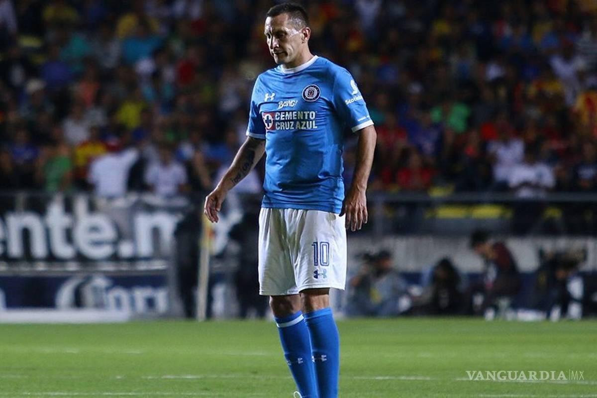 Aficionado de Cruz Azul quema su playera por mal paso