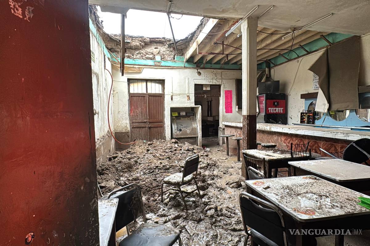 Colapsa techo del bar Cosmopolita en Saltillo y deja dos lesionados