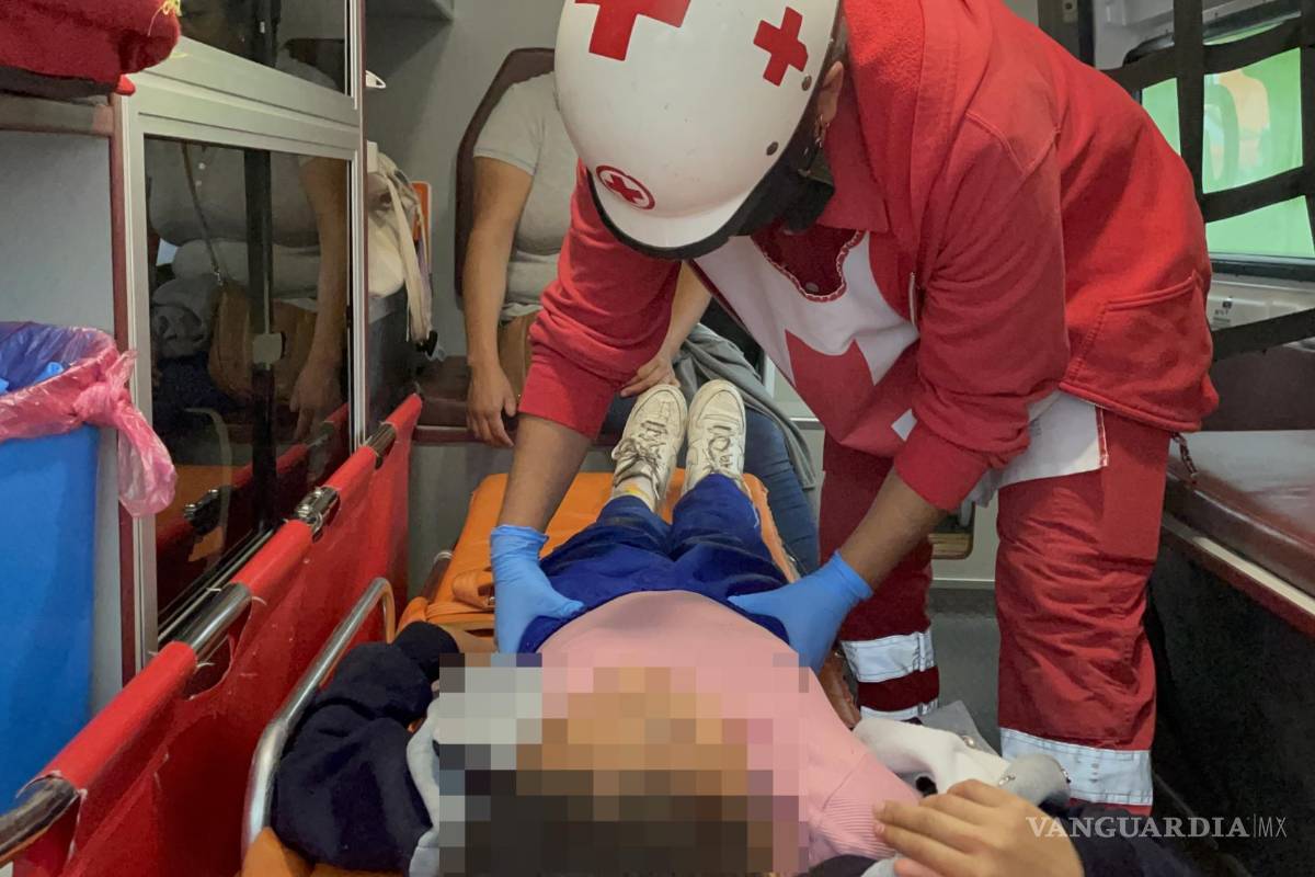 Niños arriba de una camioneta accidentalmente atropellan a madre e hijos en Saltillo