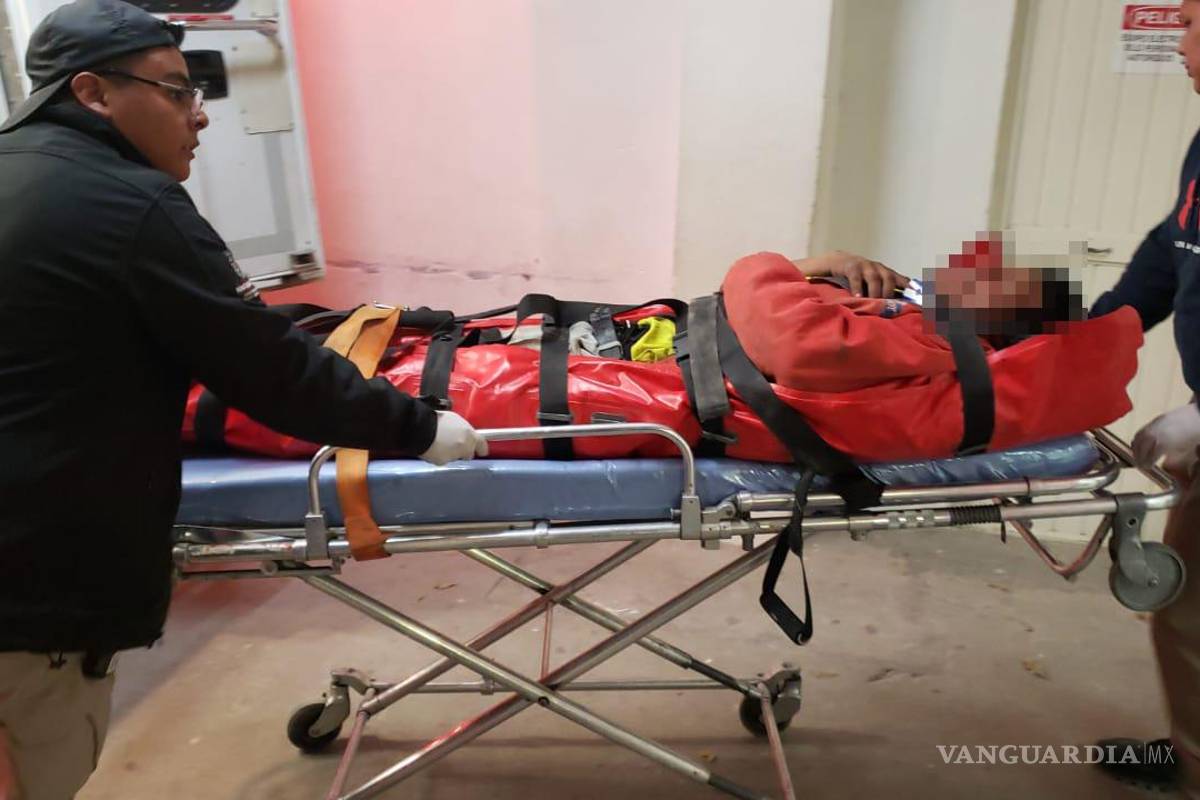 Encuentran a joven tirado en monte de Parras semiinconsciente; tenía las costillas fracturadas