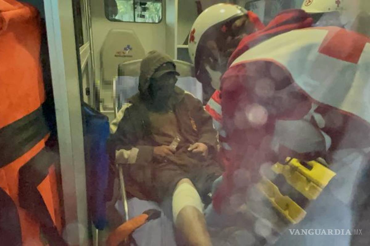 $!Personal de emergencia valoró a Rafael ¨N¨ tras ser arrastrado por la unidad.