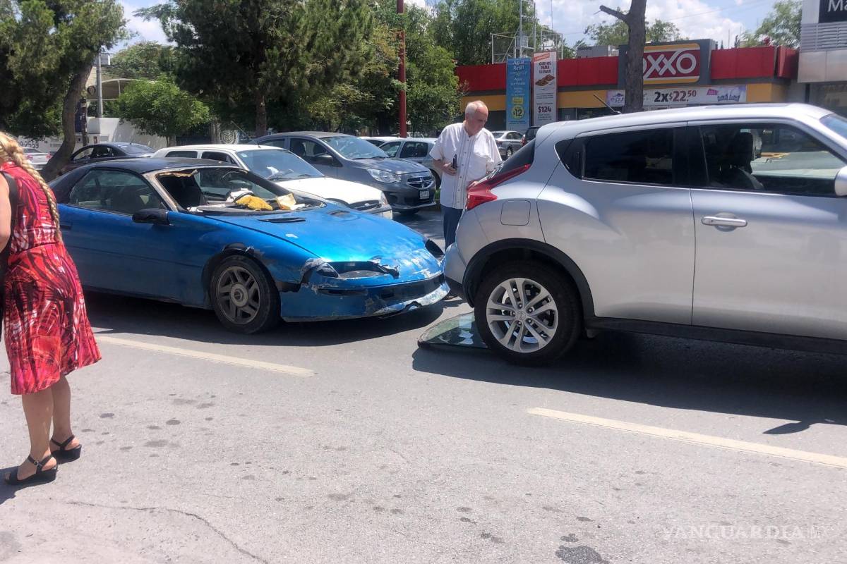 Mujer se rompe tabique nasal en choque por alcance al norte de Saltillo