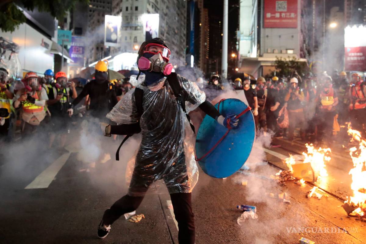 Condenan de terrorismo a manifestante de Hong Kong, en el primer juicio de la ley de seguridad nacional china