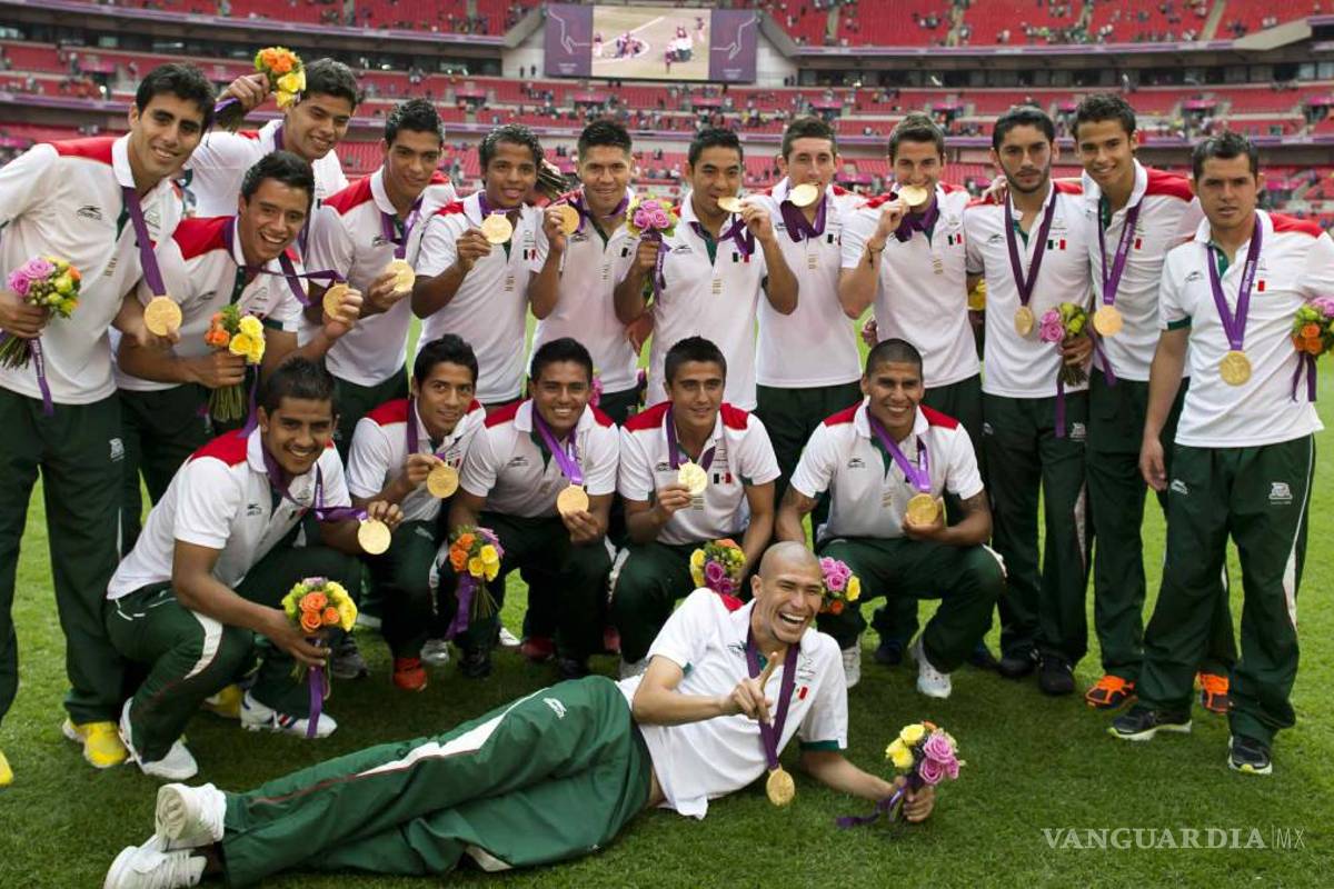 A 8 años del oro en Londres 2012; futbolistas reciben casi 15 mil pesos al mes por beca vitalicia