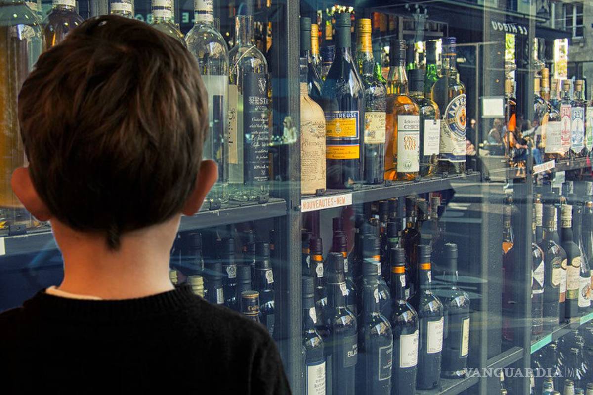 En lugar de comida, padre le daba alcohol a su hijo de 6 años