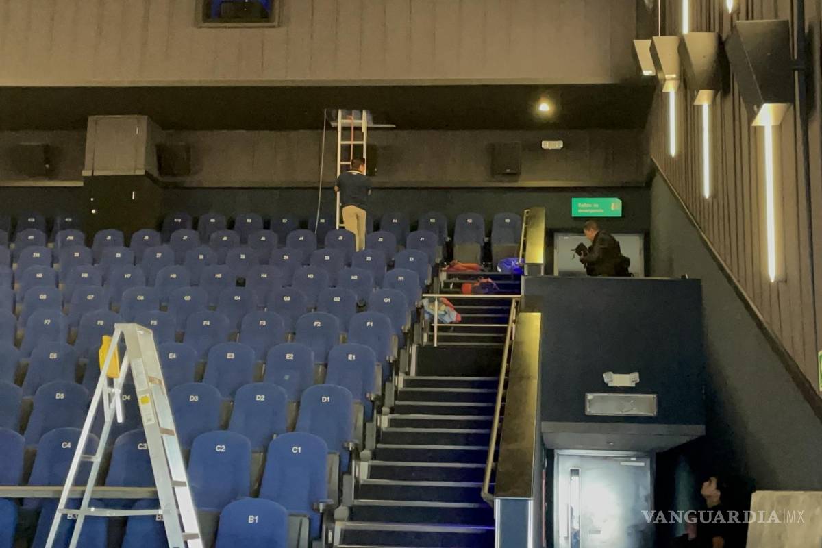 Sujeto entra a robar a un cine de Saltillo y se esconde en el techo; lo bajan 7 horas después