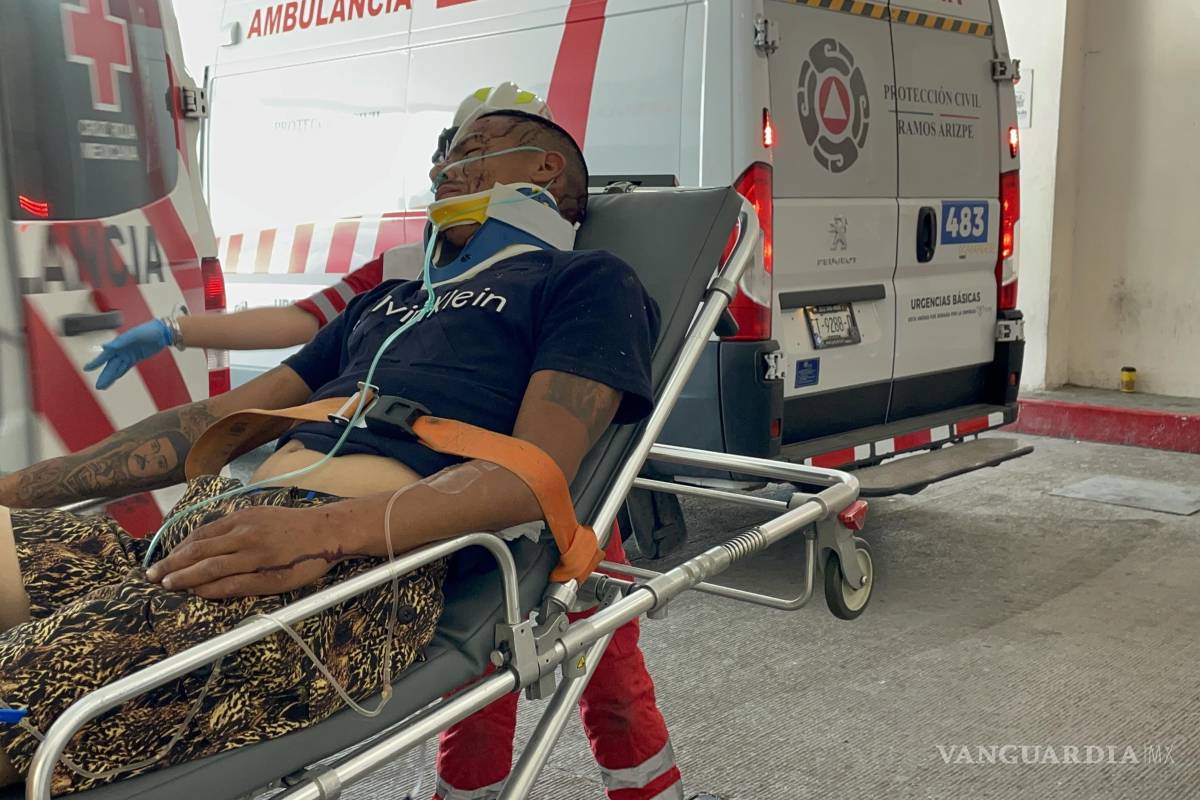 Vuelcan en la carretera a Zacatecas; uno de ellos se encuentra grave