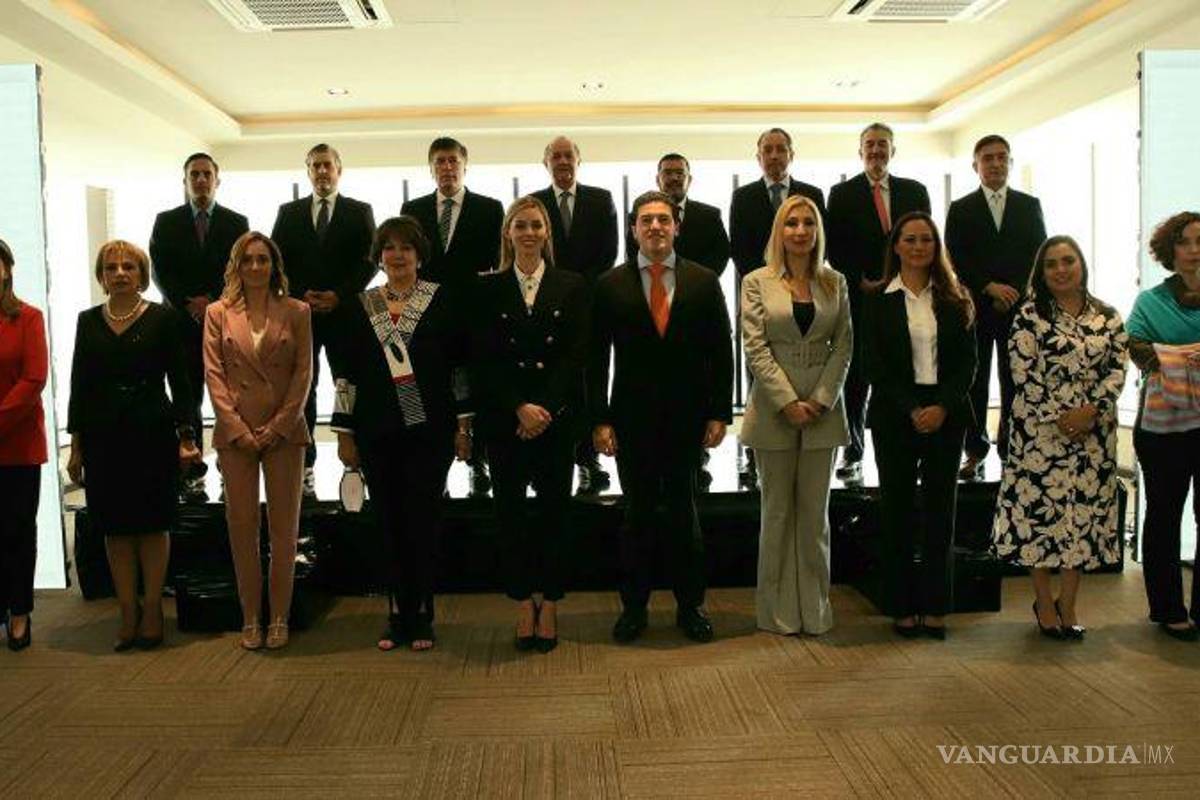 Samuel García presentó su gabinete paritario para Nuevo León