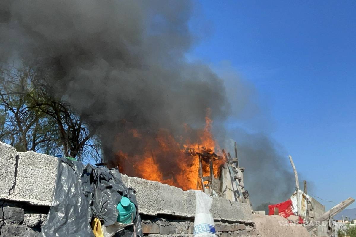 Incendio consume segundo piso de domicilio en la colonia González Norte, en Saltillo