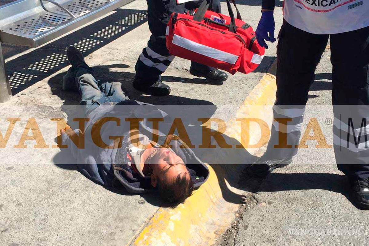 Ebrio termina inconsciente en calles de céntrica colonia de Saltillo