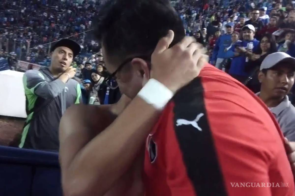 Padre llora al ver el debut de su hijo en Primera División