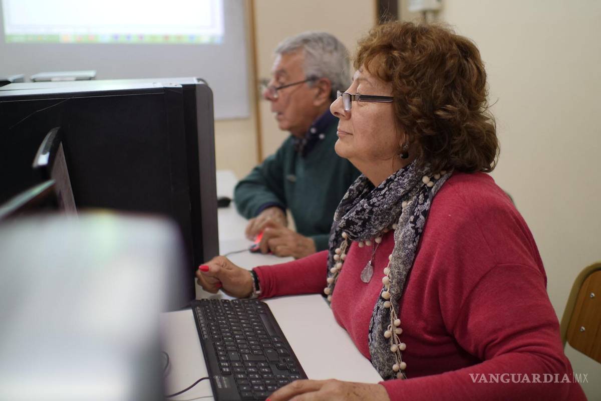 Decenas de miles de adultos mayores regresaron a clases en 2025