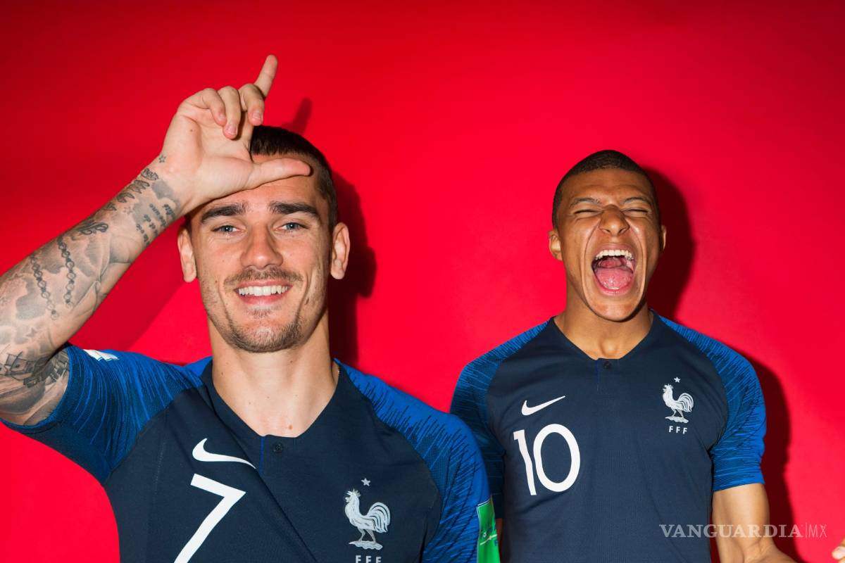 Le ponen Griezmann Mbappé a su hijo y se meten en problemas legales