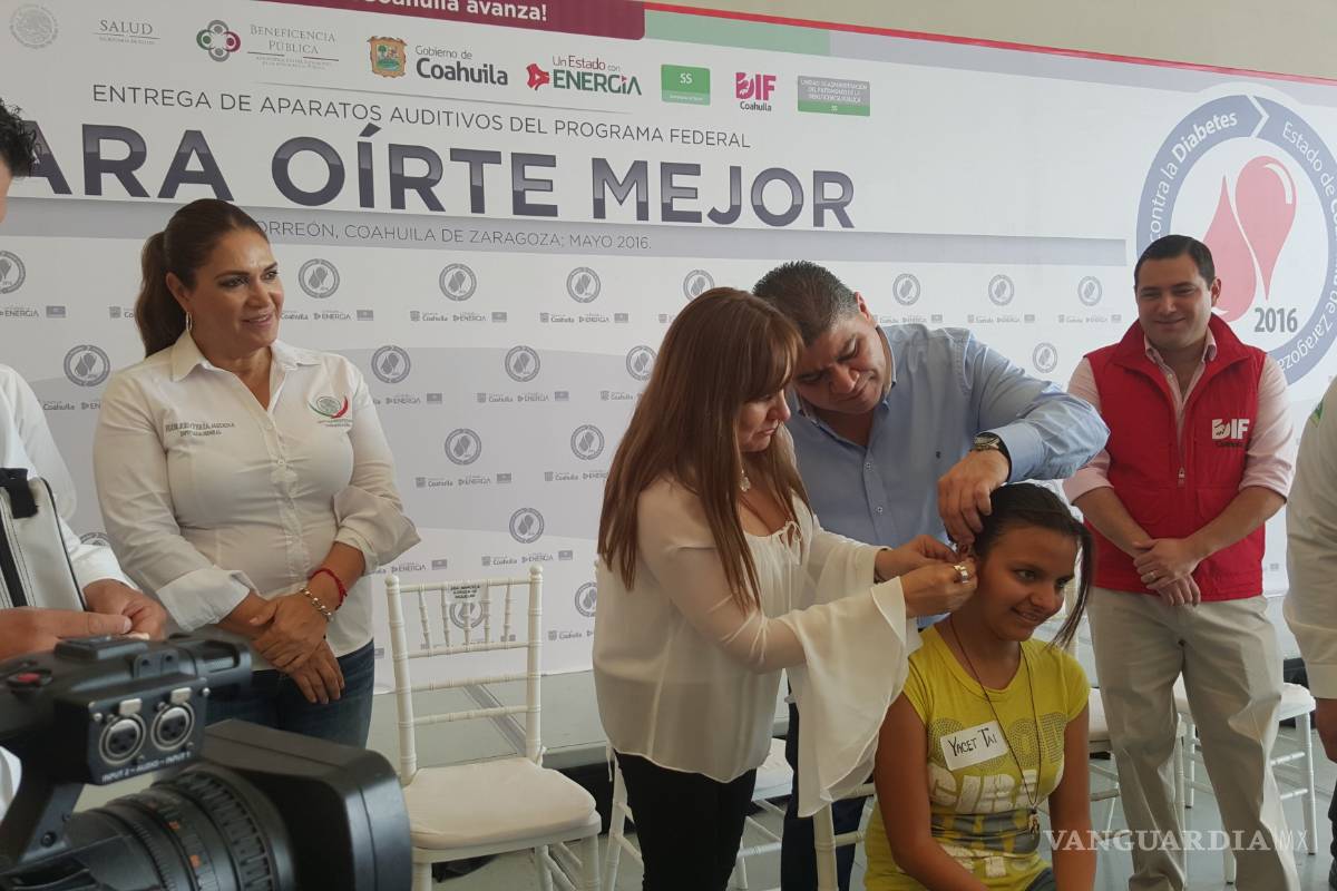 Entregan en Torreón auxiliares auditivos del programa “Para oírte mejor”