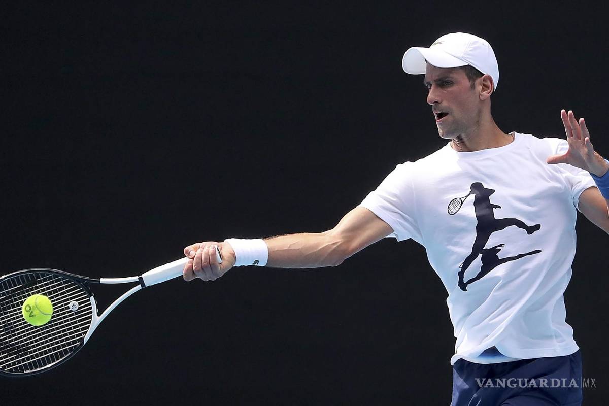Djokovic ya entrena pese a que aún pude ser deportado