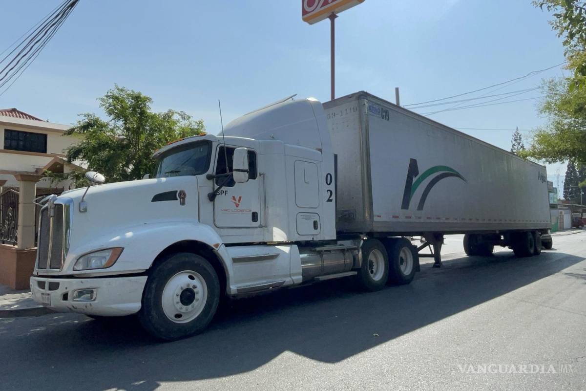 Transportista se ‘lleva’ los cables con la caja y deja a colonia de Saltillo sin luz