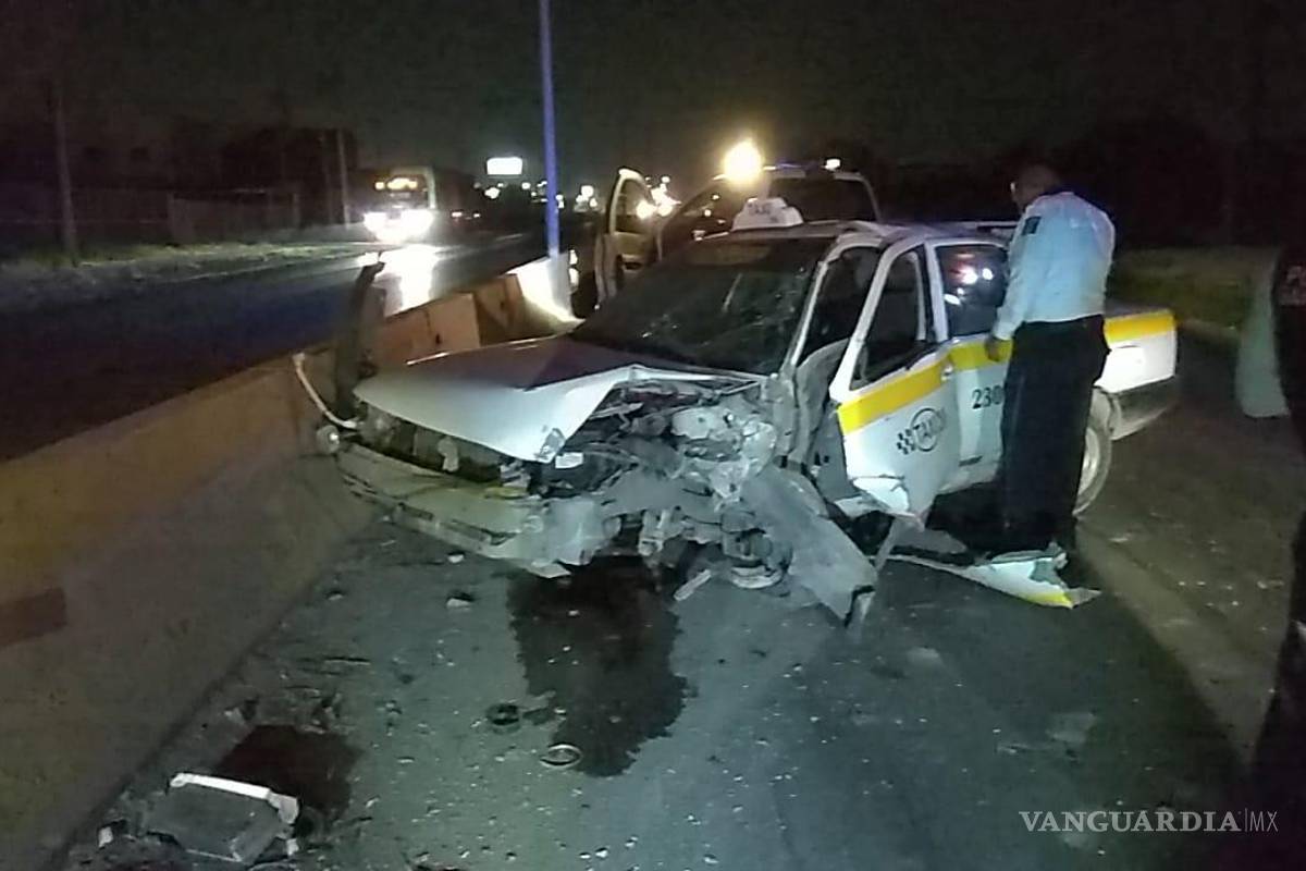 Taxista choca y abandona su auto en Saltillo; encuentran envases de cerveza en su interior