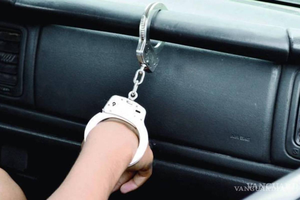 Detienen a dos por agresiones y amenazas a policía en Saltillo; habrían lanzado botella a patrulla