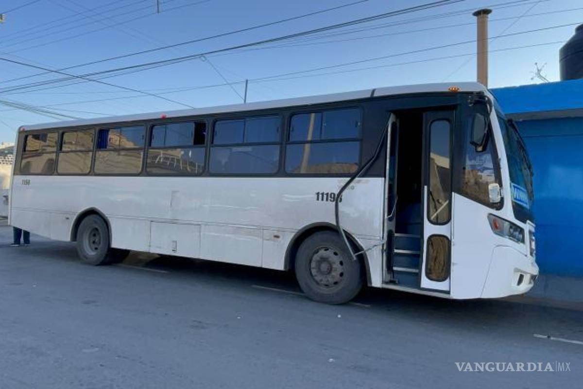 $!El camión de personal fue señalado como el responsable.