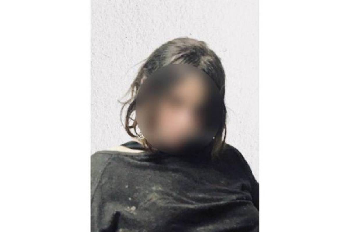 Karla, acusada de asesinar a su madre y tío, es victimaria y víctima: denunció agresiones de vecinos