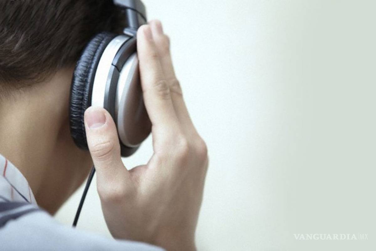 Uso excesivo de audífonos te puede causar sordera