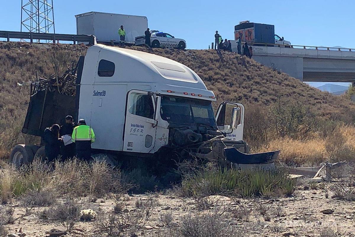 Fallece trailero tras accidente en la Saltillo-Monterrey