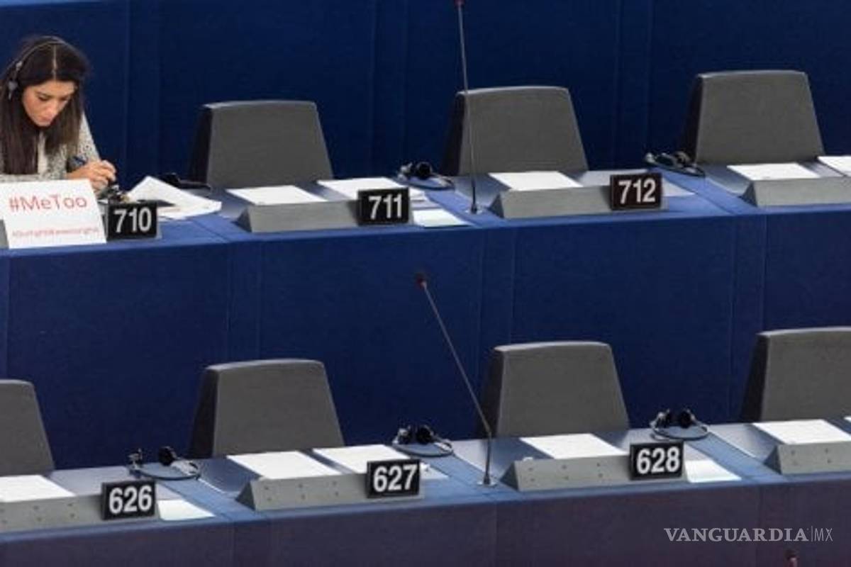 Debaten sobre acoso sexual en el parlamento de la Unión Europea; aula semidesierta