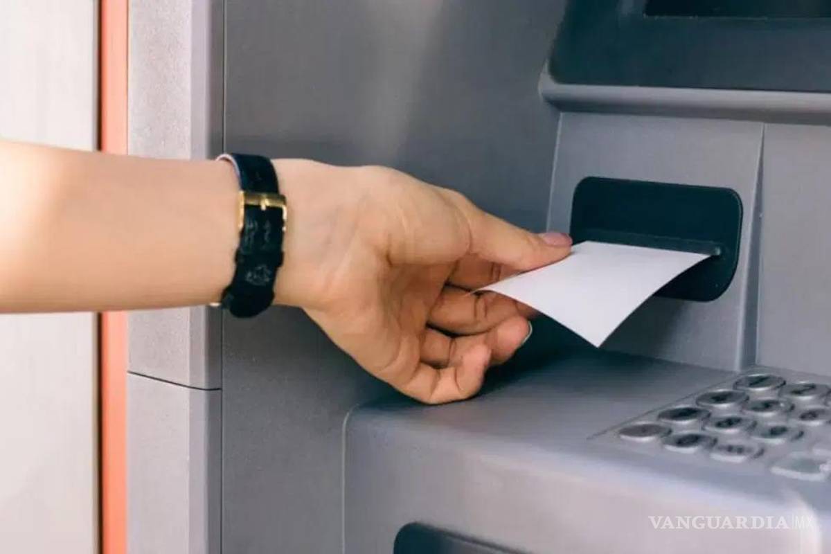 ¡Cuidado!... ¿Por qué no debes imprimir el recibo que da el cajero al retirar dinero?