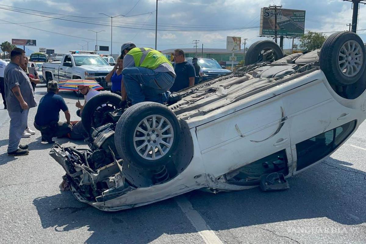 Saltillo: embarazada vuelca tras ser impactada por imprudente conductor