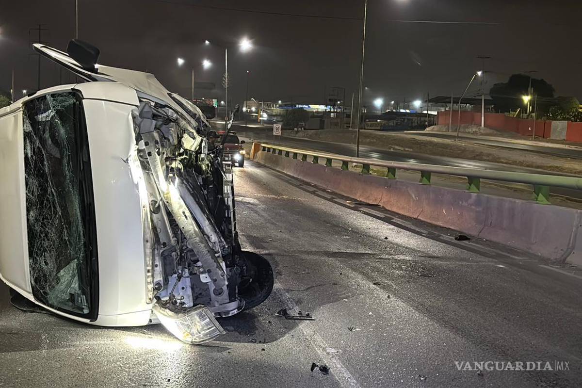 Saltillo: vuelca en ‘El Sarape’ tras presuntamente dormitar al volante