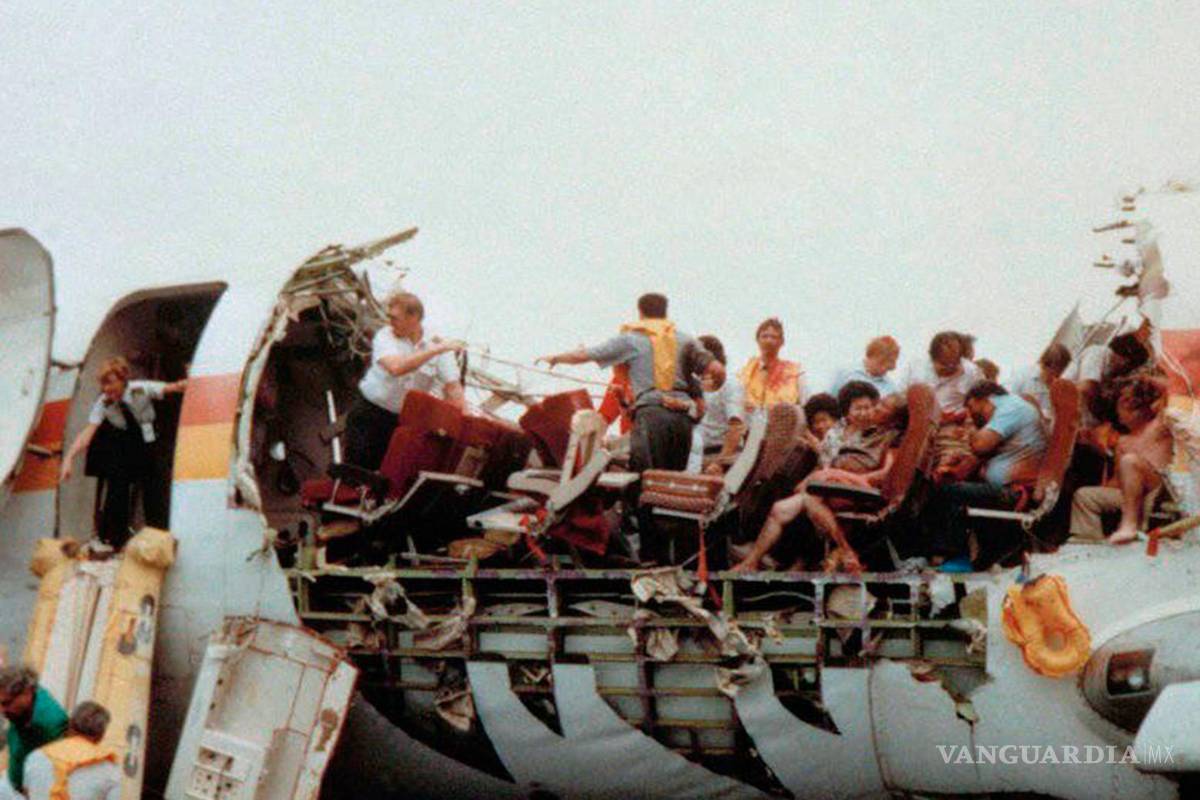 La increíble hazaña del vuelo 243 de Aloha Airlines: logran aterrizar avión pese a que perdió parte del techo