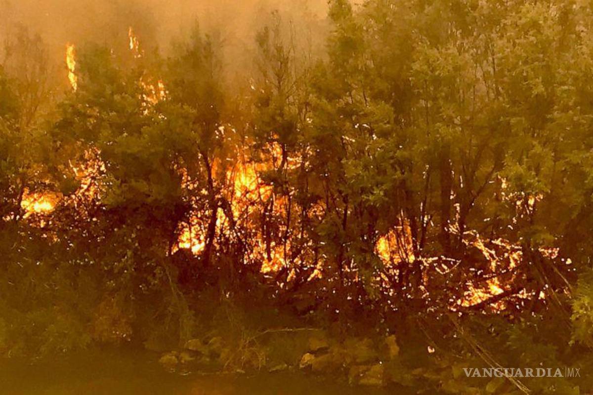 Se expanden incendios en oeste de EU, por vientos y sequía