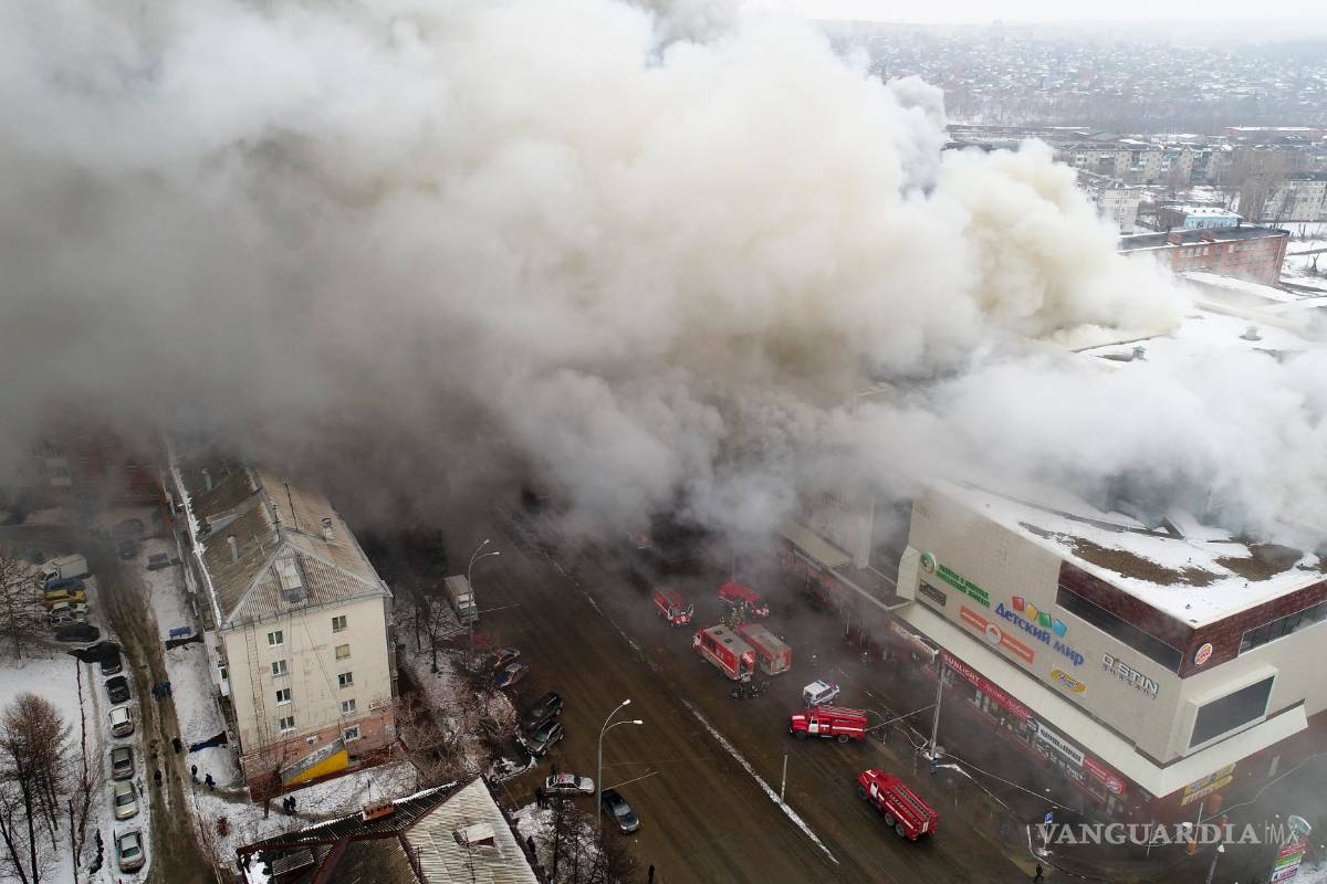 Suman 64 muertos por incendio en centro comercial de Siberia