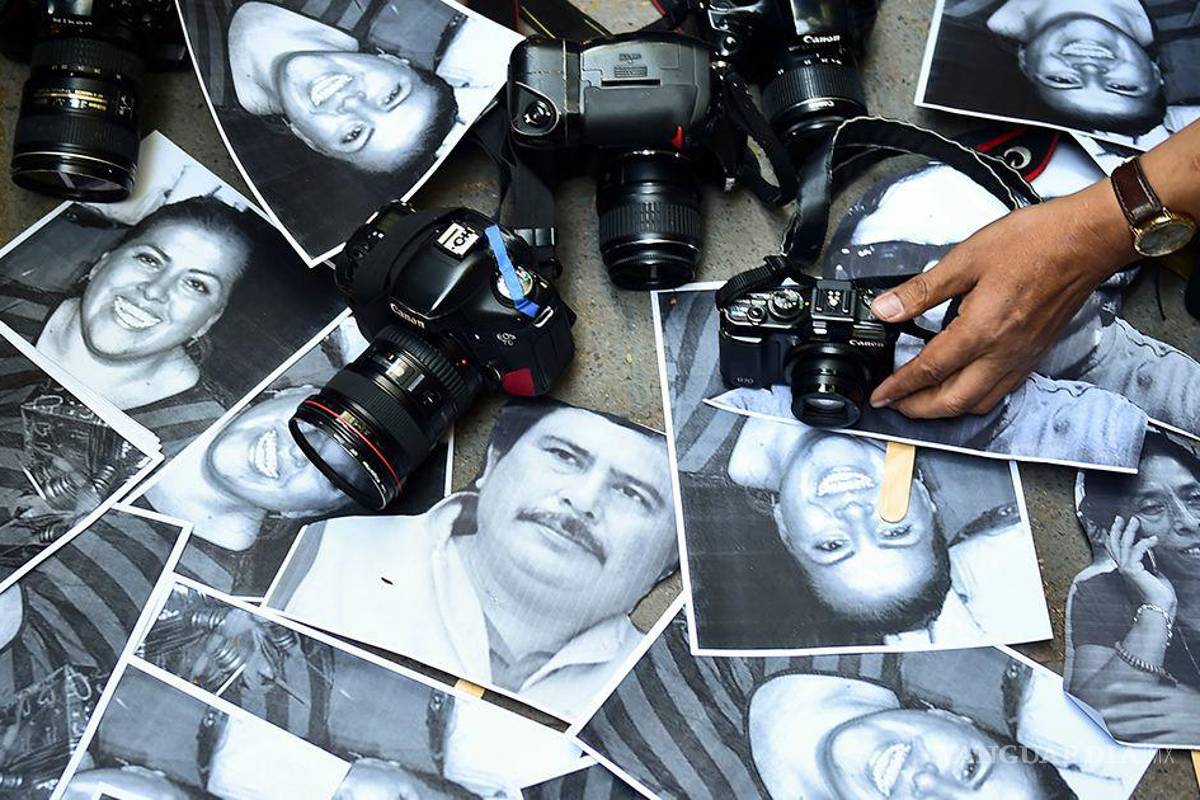 AMLO calla sobre asesinatos de periodistas; en cambio viola Constitución y ataca a Loret de Mola