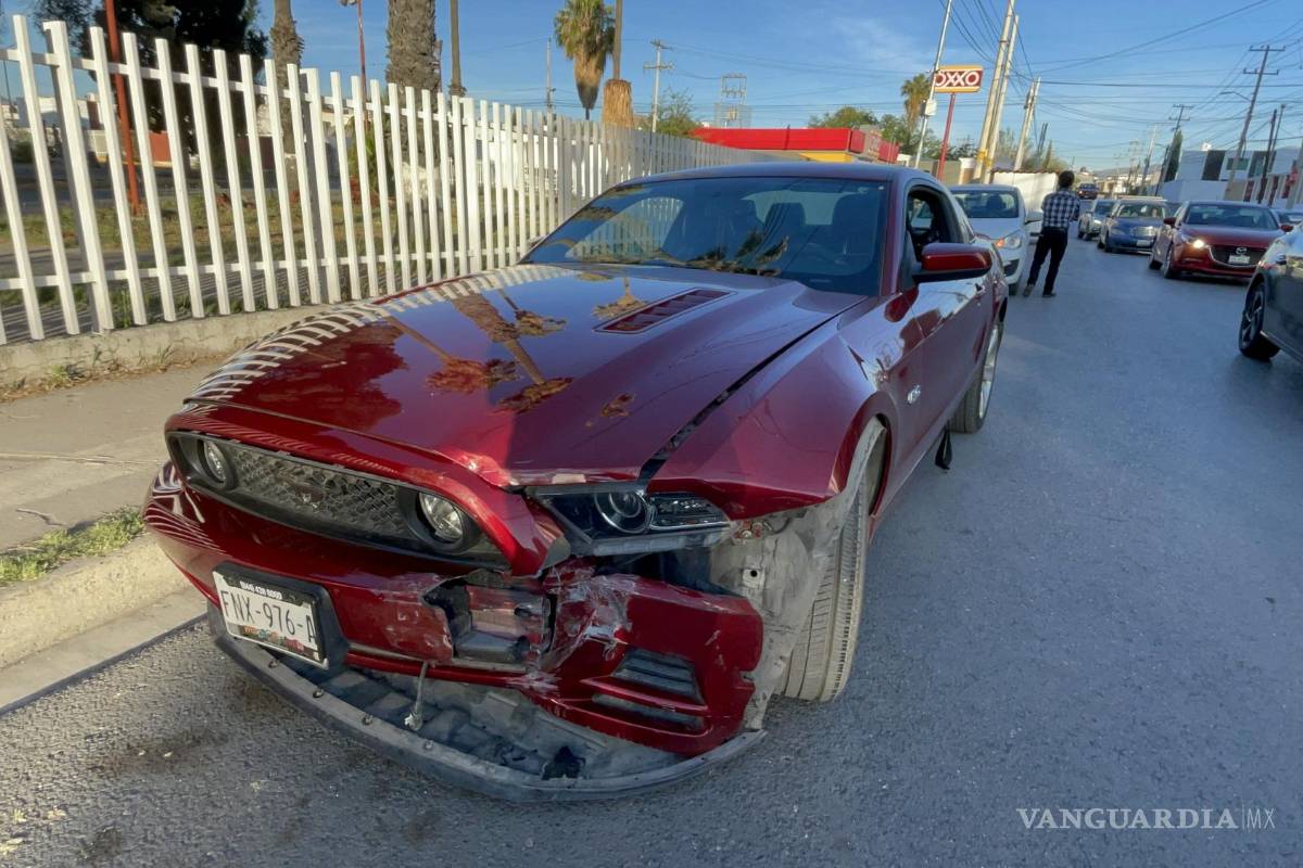 Mustang choca a joven y la deja sin clases en Saltillo; conductor asegura ‘no respondieron los frenos’