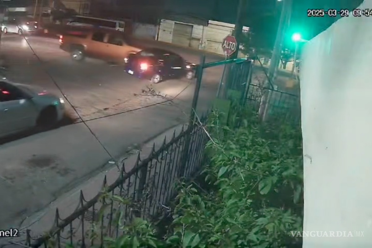 Buscan a conductor que chocó y huyó en Saltillo; difunden video en redes