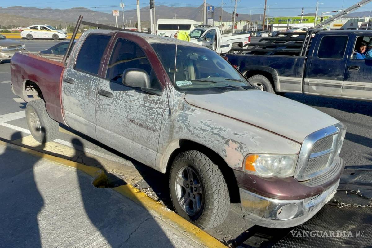 Inexperto conductor se le cierra a automovilista y lo impacta, al sur de Saltillo