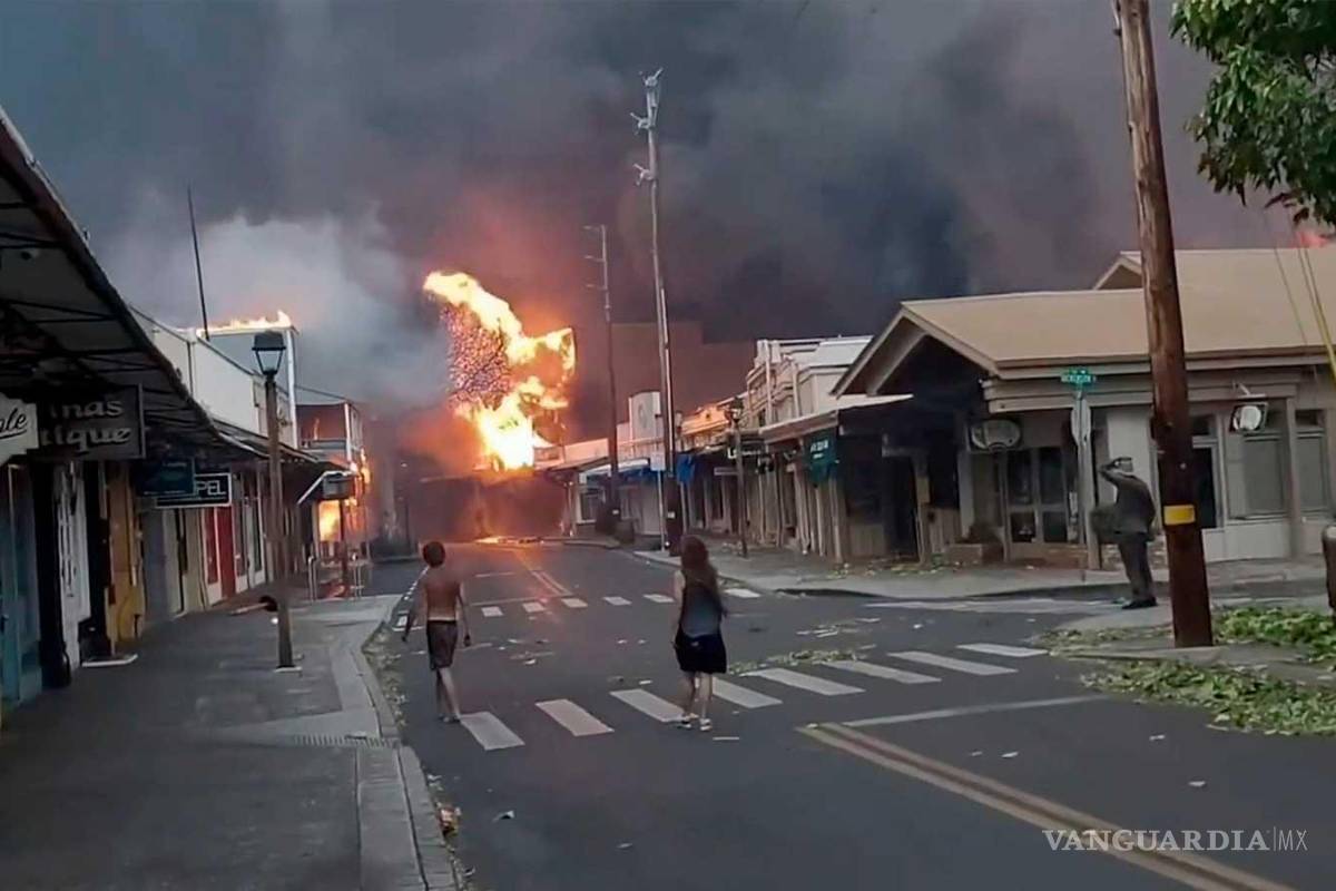 Azotan incendios forestales a Hawái; reportan 6 muertos