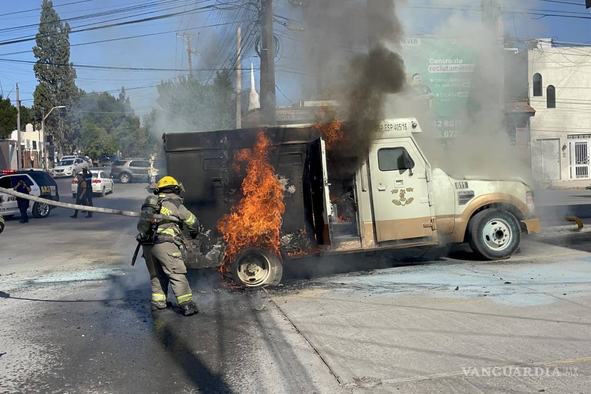 Saltillo: dinero termina en cenizas; fuego consume camión de valores cargado de efectivo
