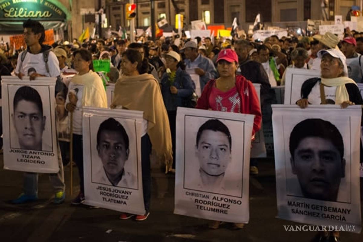 Padres de los 43 normalistas se reúnen con subprocurador de PGR