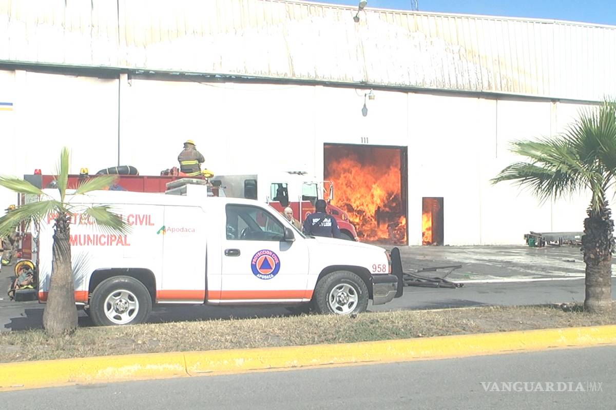 Se registra fuerte incendio en Apodaca